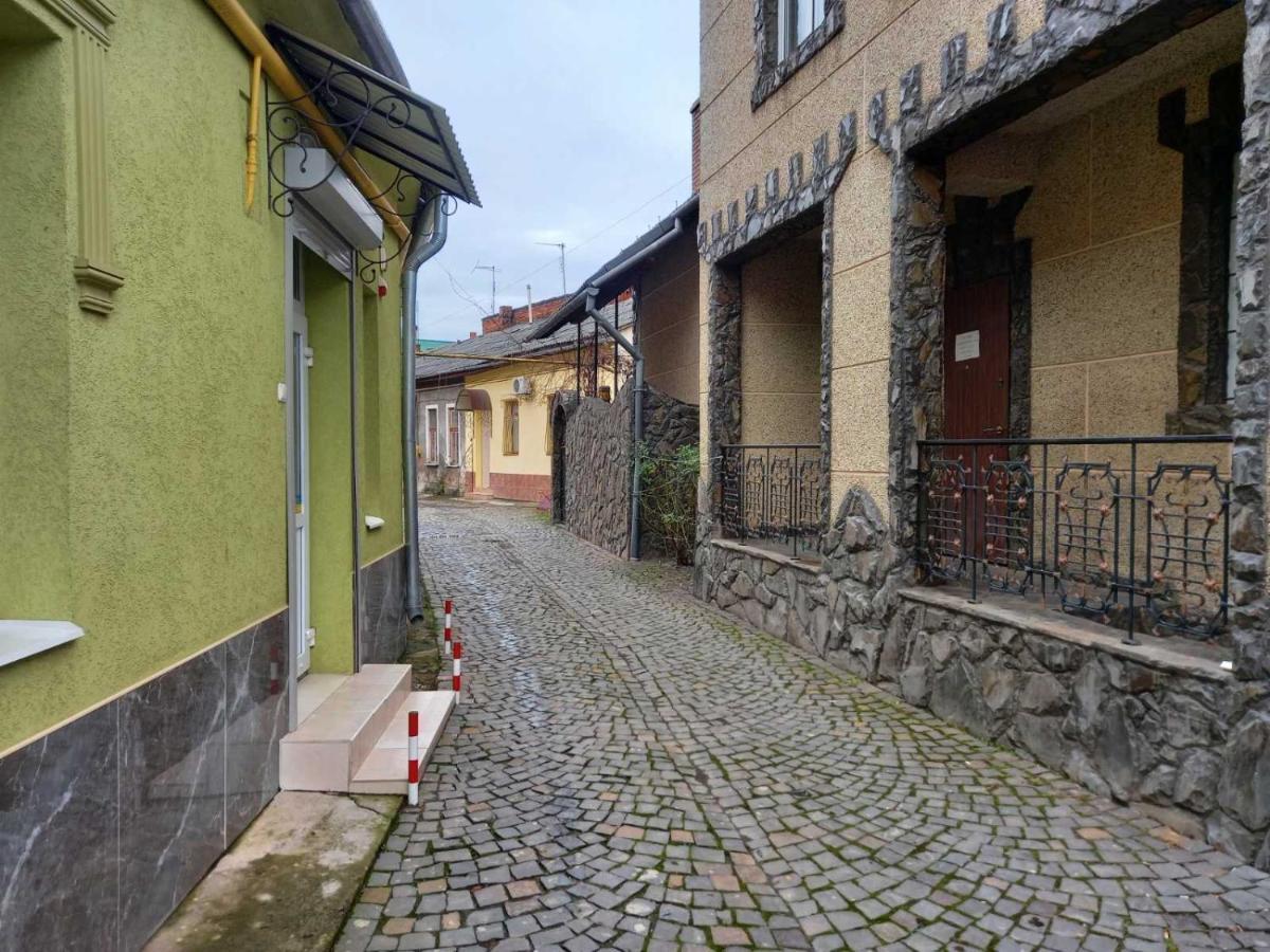 Двухярусная Квартира В Центре Мукачева, Улица Мира Munkács Kültér fotó