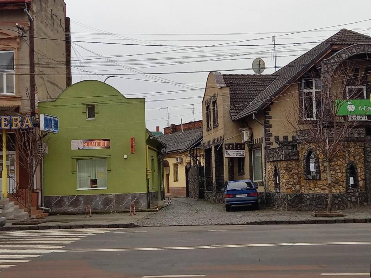 Двухярусная Квартира В Центре Мукачева, Улица Мира Munkács Kültér fotó